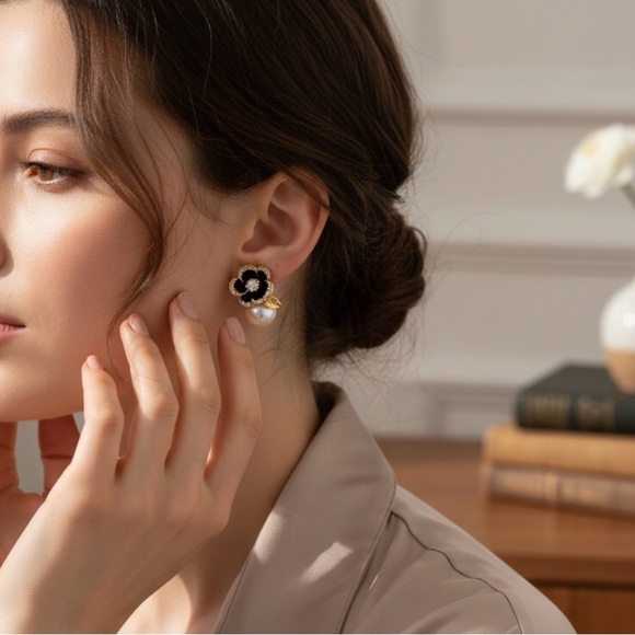 Elegant Gold and Black Floral Pearl Earrings in a Black Jewelry Box - Picture 5 of 10